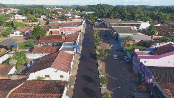 Prefeitura de Ananás continua com as ações de aplicação de revestimento asfáltico na cidade.
