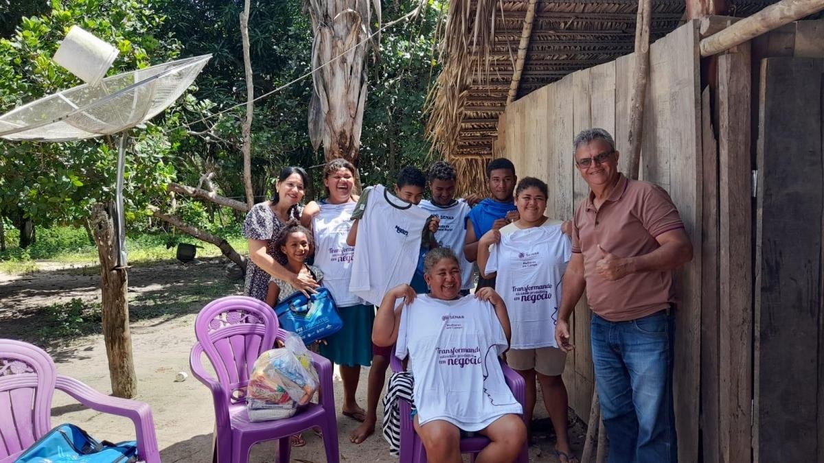 Primeira Dama Glória Nepomoceno e Prefeito Valdemar realizam visitas assistenciais à moradores de Assentamento em Ananás Primeira Dama Glória Nepomoceno e Prefeito Valdemar realizam visitas assistenciais à moradores de Assentamento em Ananás