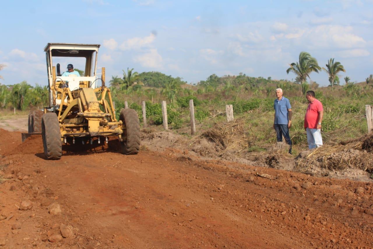 VISTORIA E ACOMPANHAMENTO: Prefeito Valber Saraiva realiza visita às obras de recuperação e restauração de estradas vicinais em Ananás VISTORIA E ACOMPANHAMENTO: Prefeito Valber Saraiva realiza visita às obras de recuperação e restauração de estradas vicinais em Ananás