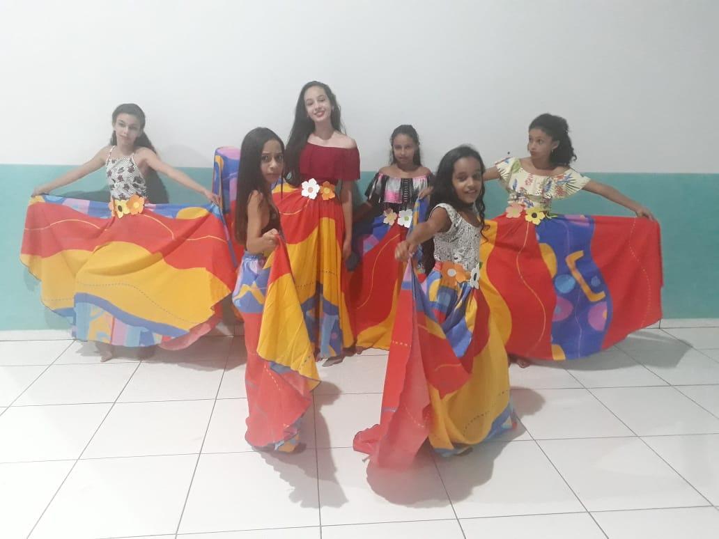 ARTE E CULTURA: Escola Municipal de Ananás realiza noite cultural com apresentações de alunos    ARTE E CULTURA: Escola Municipal de Ananás realiza noite cultural com apresentações de alunos