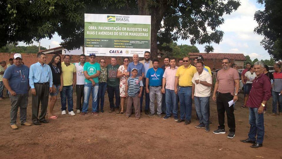 INFRAESTRUTURA URBANA: Prefeito Valber Saraiva lança obras de pavimentação do Setor Mangueiras em Ananás INFRAESTRUTURA URBANA: Prefeito Valber Saraiva lança obras de pavimentação do Setor Mangueiras em Ananás